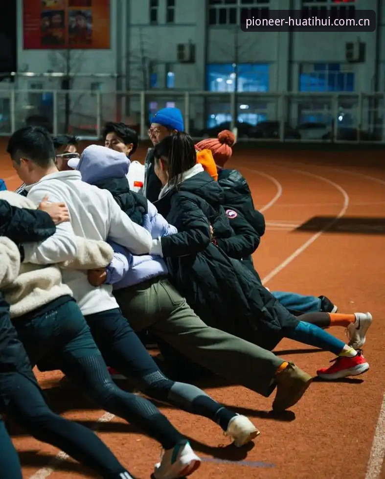 华体会安装使用技巧 很多人刚接触华体会体育的时候,会习惯性地把所有精力都放在“怎么登录”、“界面熟不熟悉”上,以为这和普通的体育应用没什么两样。结果用了半个月,发现自己还是在看盘口、等比分,和刷网页没什么区别。真正好用的小功能、快捷操作,反而一个也没用上。这不是用户的错,而是安装引导很少会告诉你:“为什么这样装、这样调,你就能看得比别人快、准。”基于我自己从普通版换到中国首倡CN冠名版之后的体验,想把几个核心技巧背后的道理拆开来聊聊。